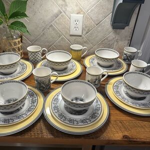 Villeroy & Boch 6 for piece place settings plus 2 additional dinner plates